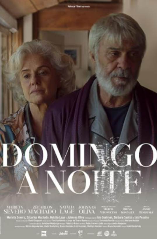 DOMINGO À NOITE